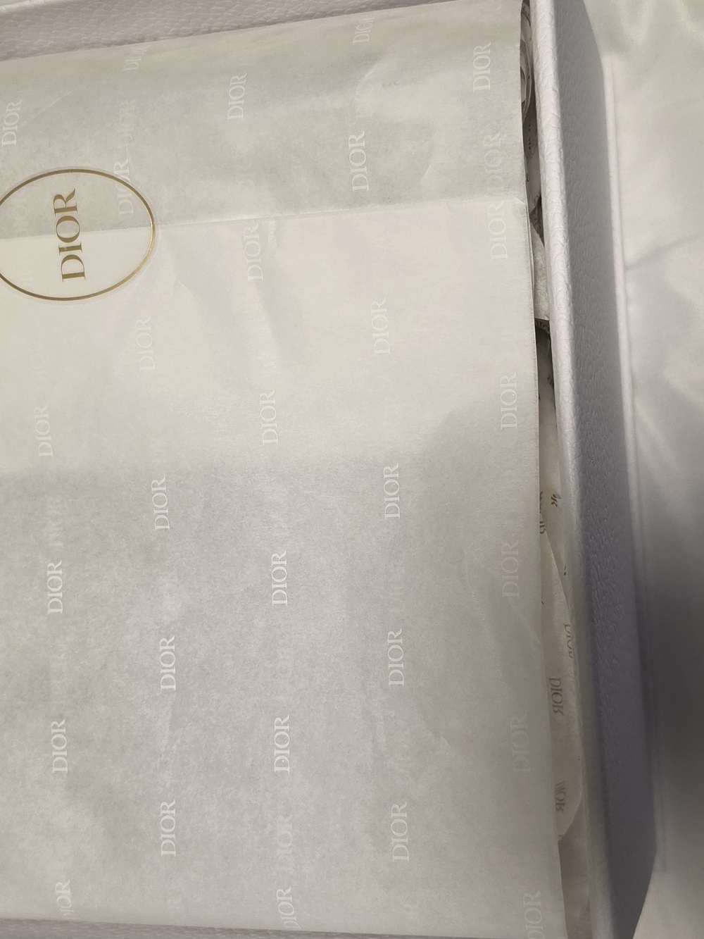 Dior White Gift Box with Pink Ribbon & Bag White - Picture 2 of 3